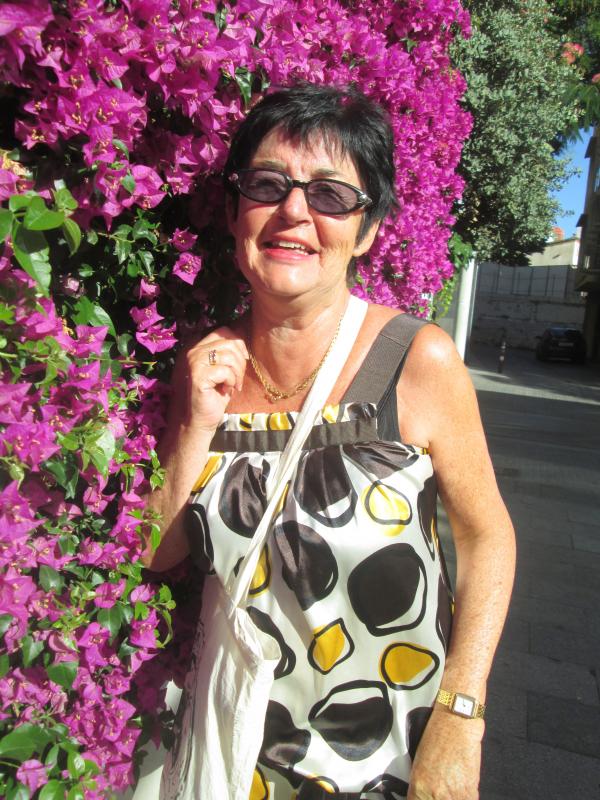 brunette 67 ans Gray
