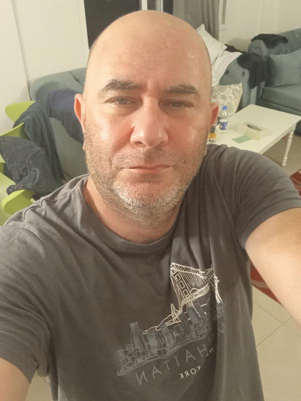 Hussein  47 ans Creutzwald
