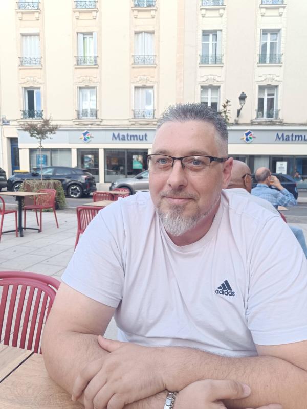 loic 42 ans Nogent l'Artaud