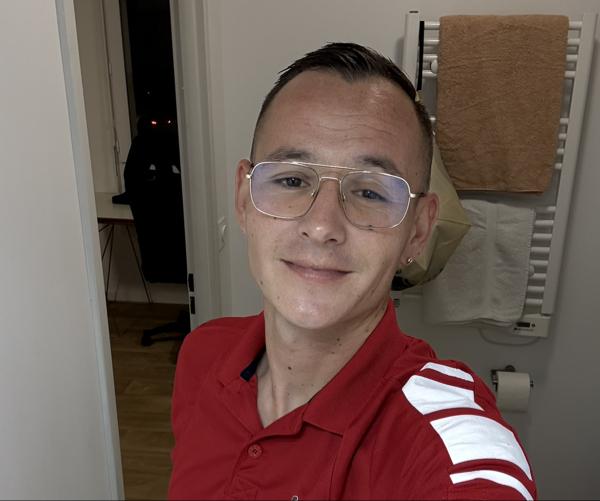 Jonathan 34 ans Monteux