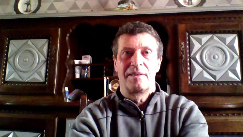 éric 55 ans Mayenne