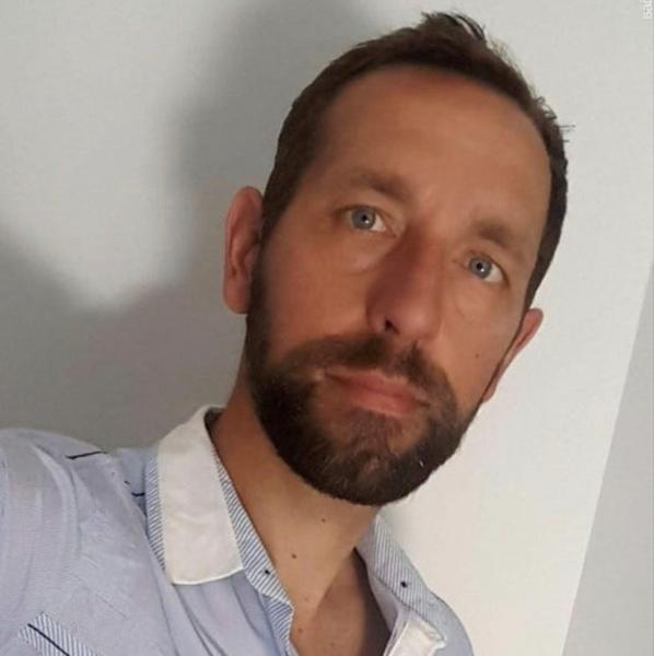 Yoann 44 ans Laval