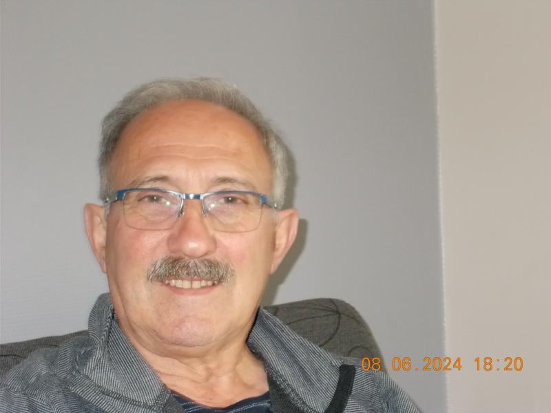 Roger 74 ans Bourges