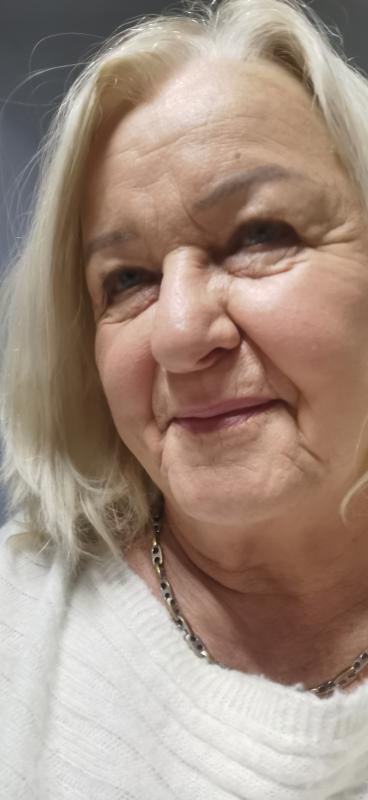 Nicole  72 ans Mions