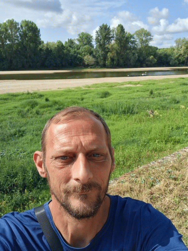 Fredo  44 ans Sainte Gemmes sur Loire