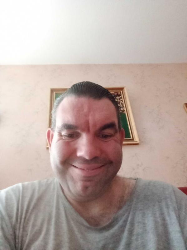Yannick  43 ans Pau