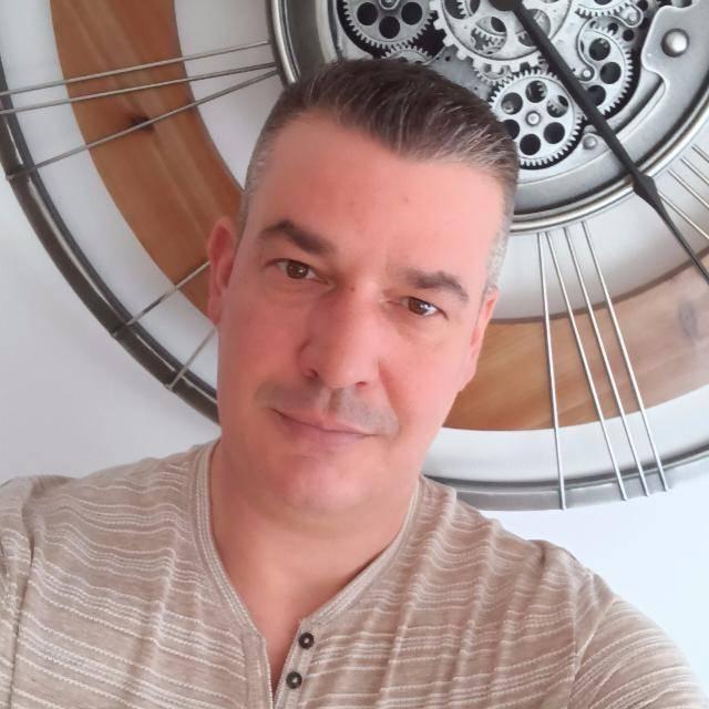 cyril 49 ans Besançon