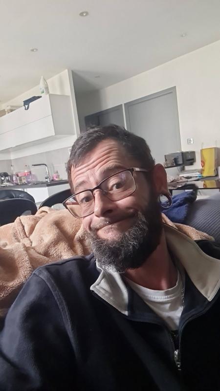 djhon 42 ans Perreuil