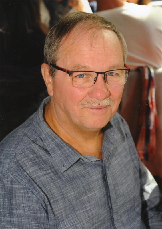 Michel 61 ans Caen