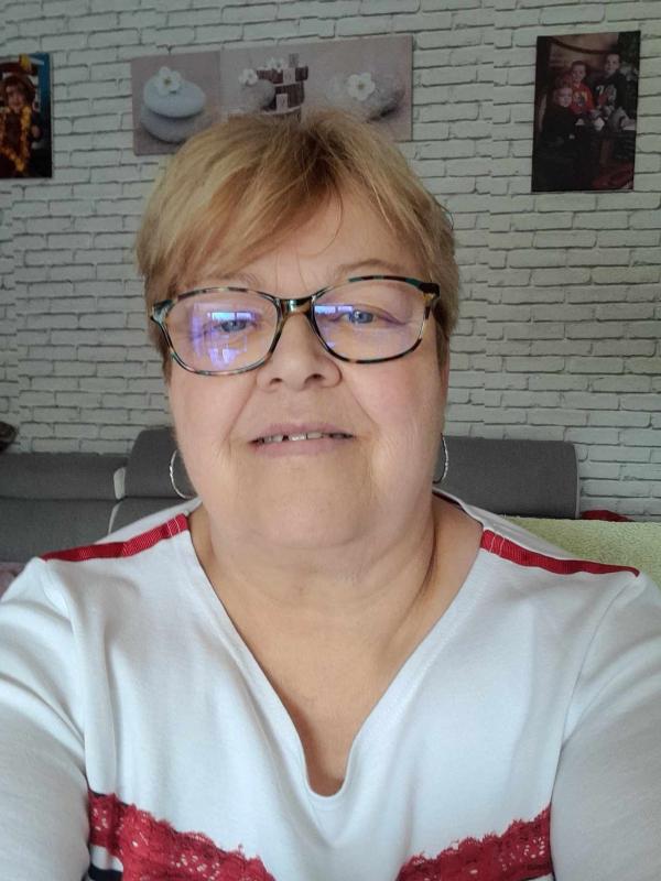 Hélène  68 ans Mortagne au Perche