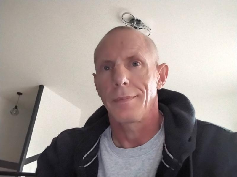 fred 54 ans Plescop