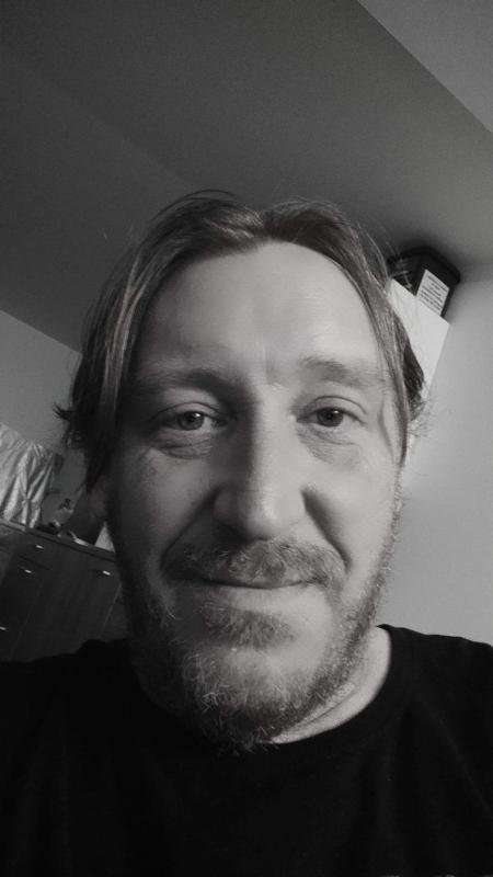 Mathieu  45 ans Sedan