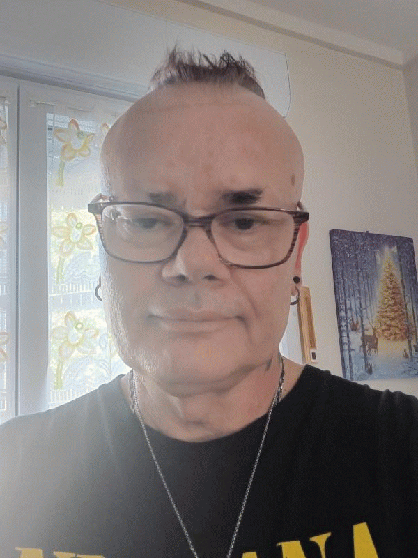 Vincenzo  62 ans Montceau les Mines