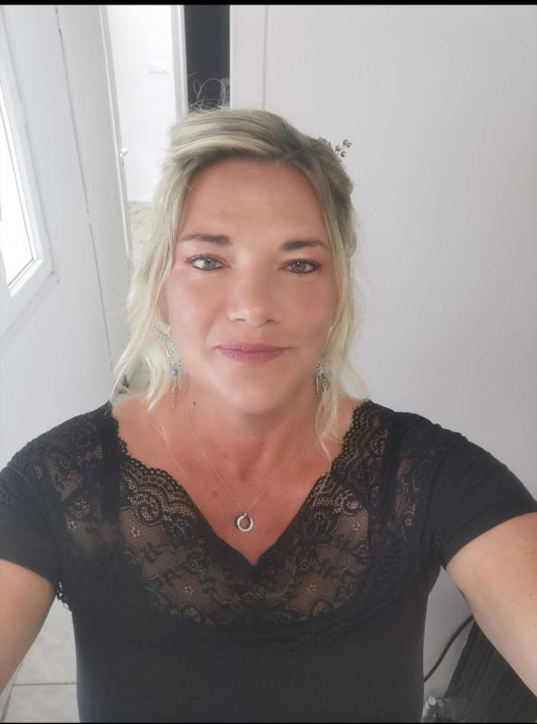 Melanie  47 ans Cahors
