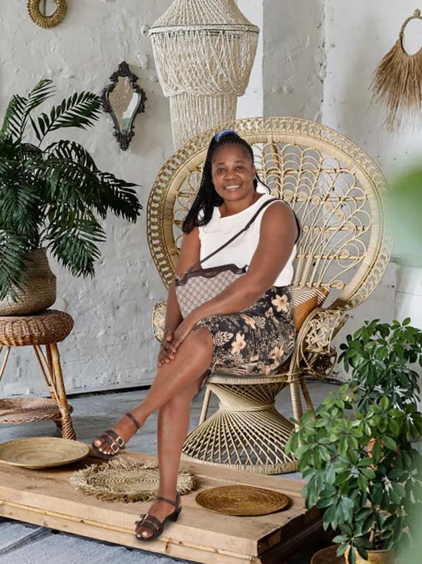 Anna 46 ans Dole