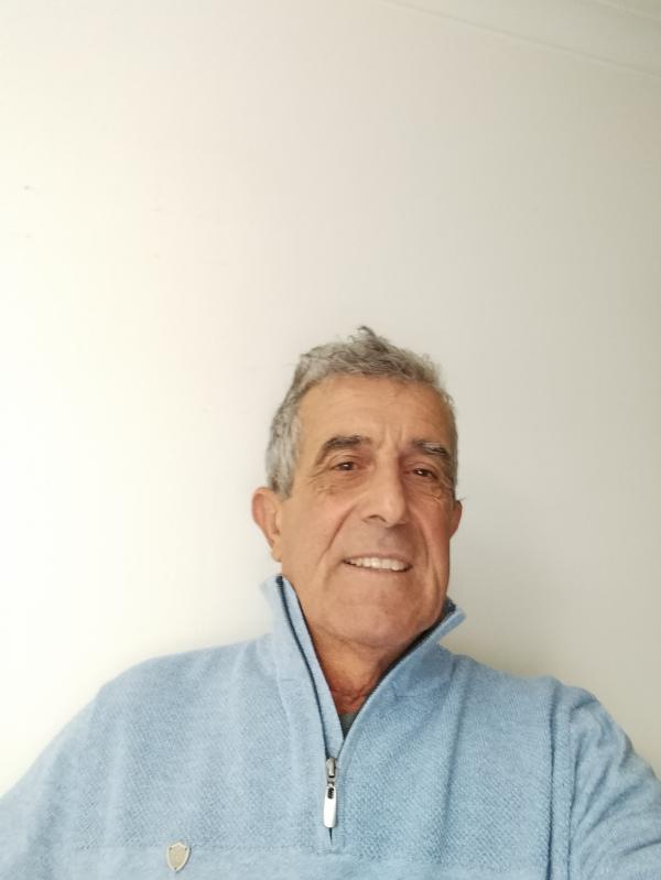 Roland  67 ans Bezouce