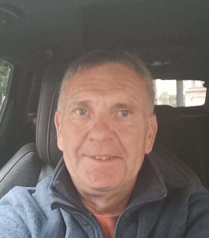 Benoît  61 ans Charleville Mézières