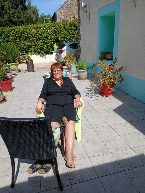 Nelly 68 ans Saint Genou