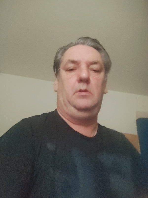 Florian  56 ans Ouveillan