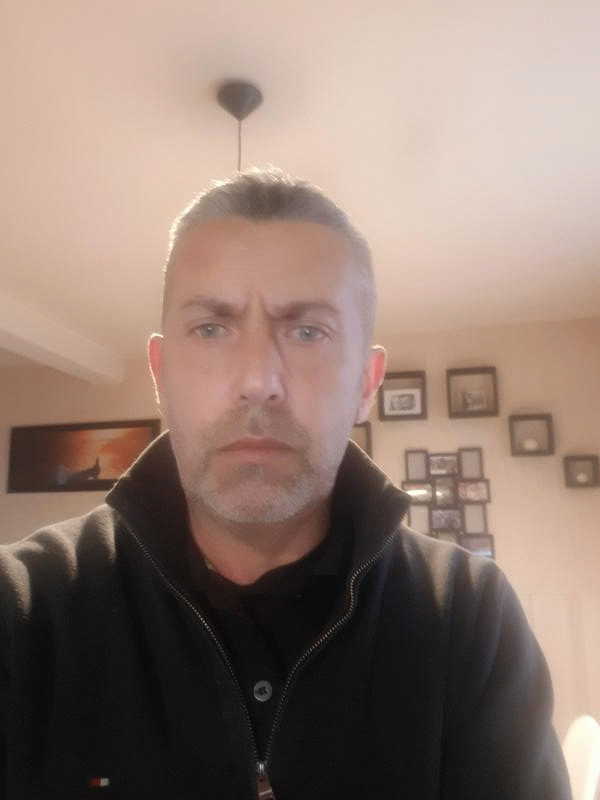 mickael  53 ans Langueux