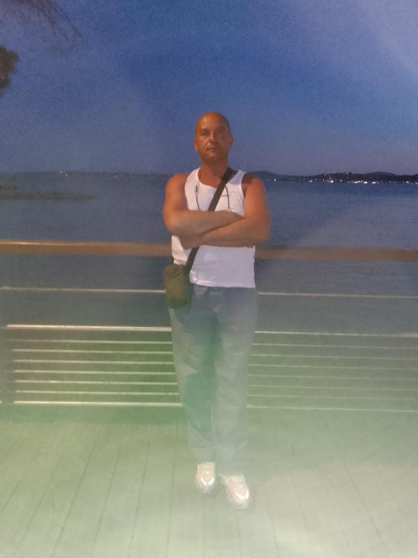 avrel 51 ans Saint Étienne