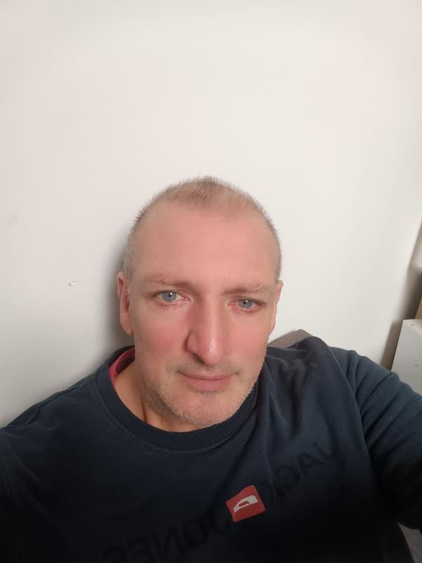 Samuel  47 ans Le Quesnoy