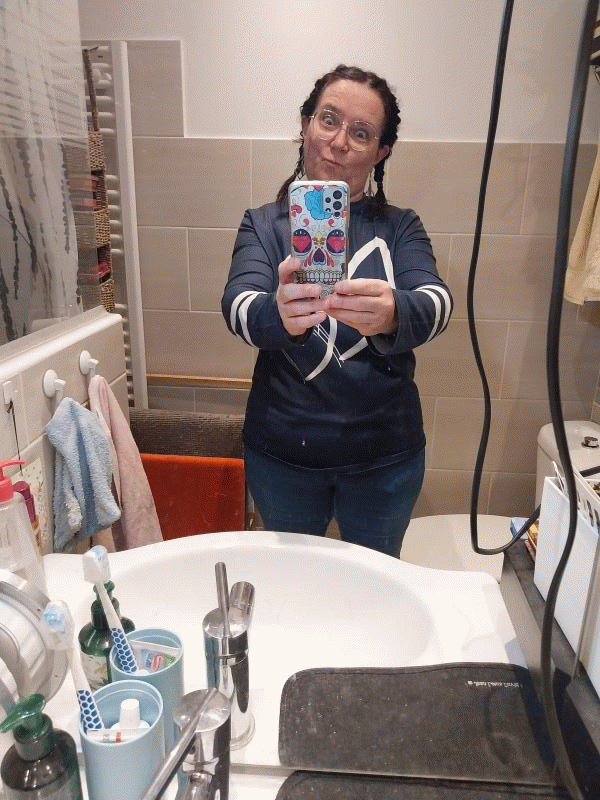 Odile  51 ans Réauville