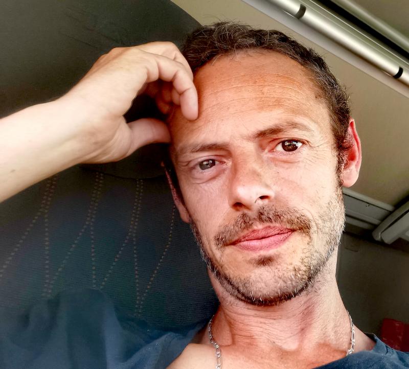 Anthony  39 ans Val et Châtillon