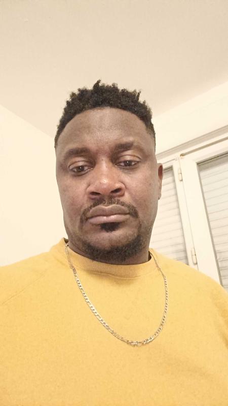 Stéphane 04 41 ans Châlons en Champagne