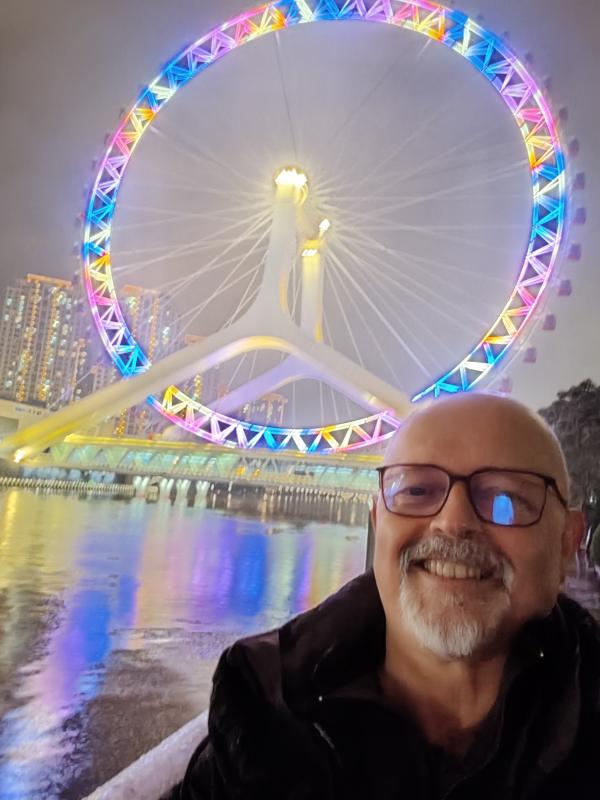 Christopher  57 ans Pau