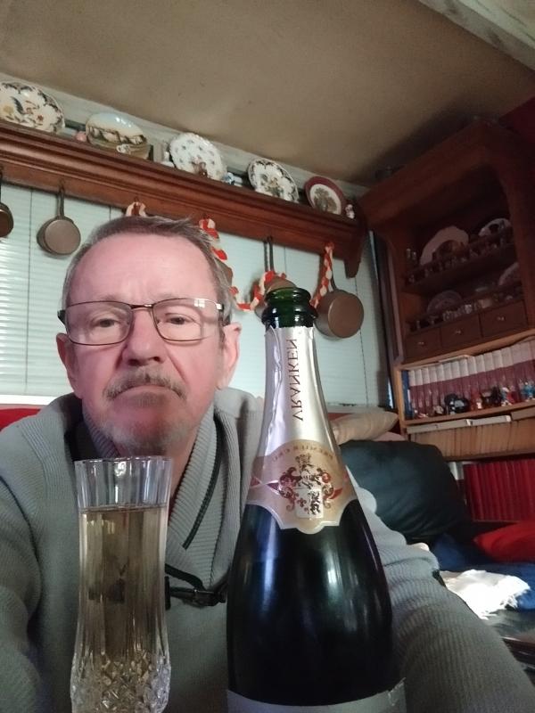 Alain  71 ans Busigny