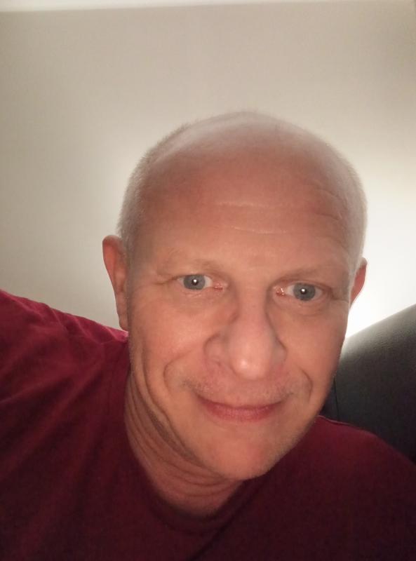 Chris  56 ans Pierres