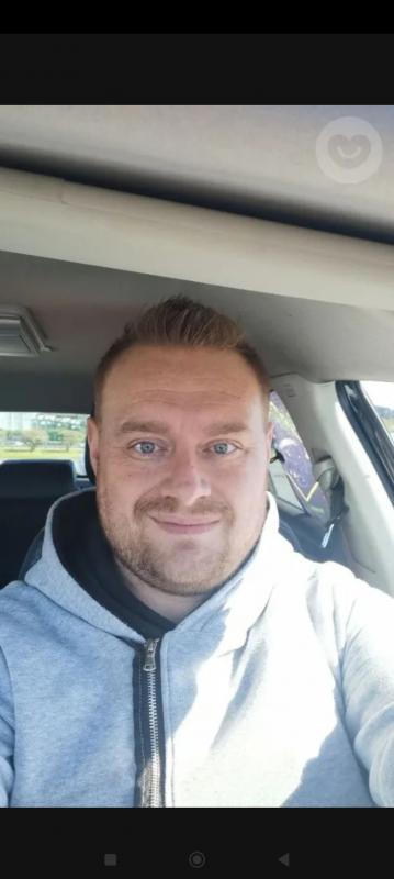 Vince 36 ans Saint Médard de Guizières