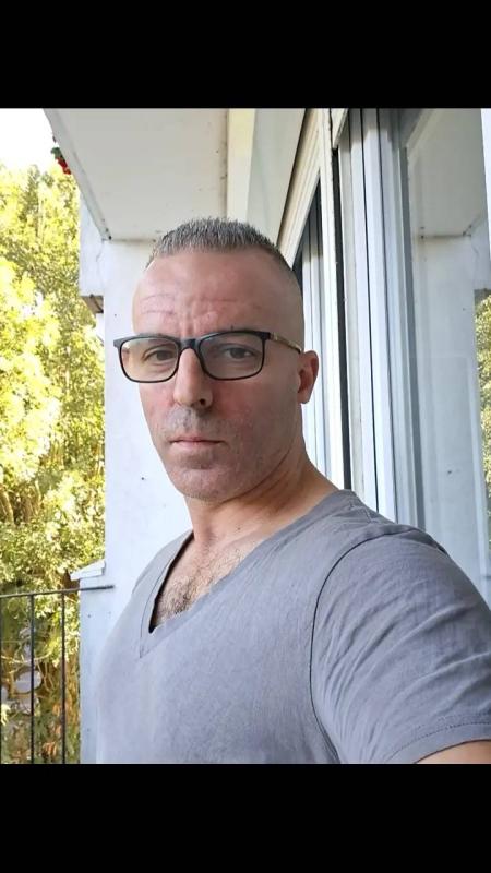 jimmy 08 44 ans Sedan