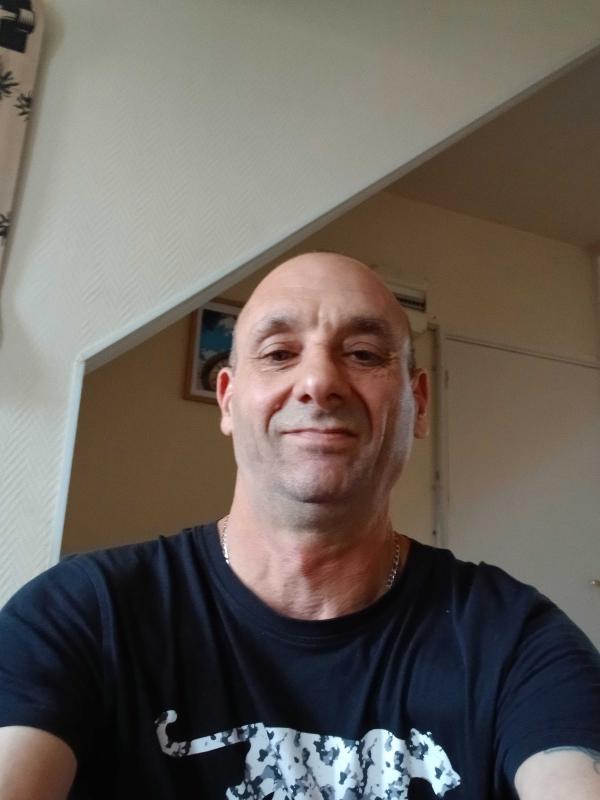 Daniel  53 ans Vierzon
