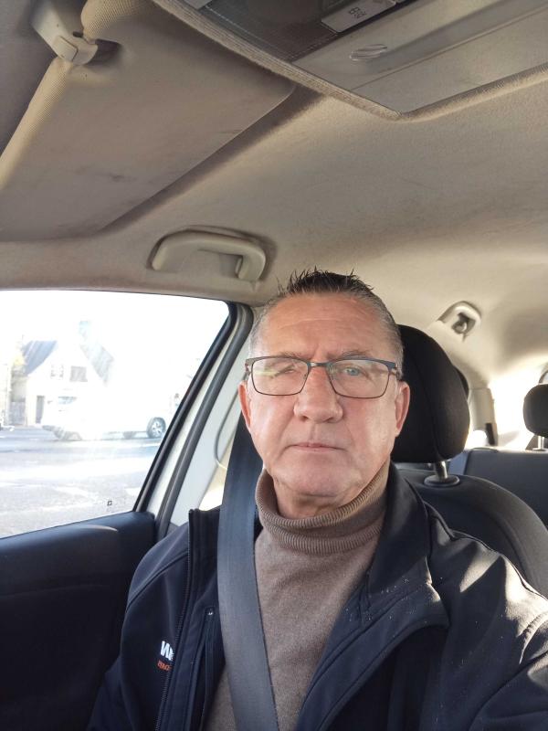 Renan  53 ans Saint Brieuc