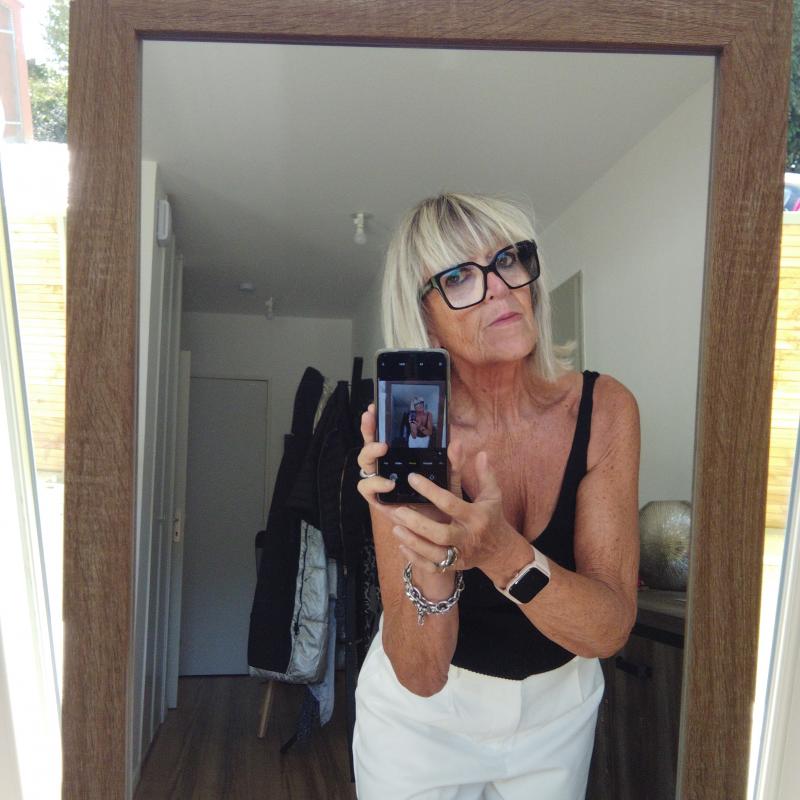 Joelle  69 ans Meximieux
