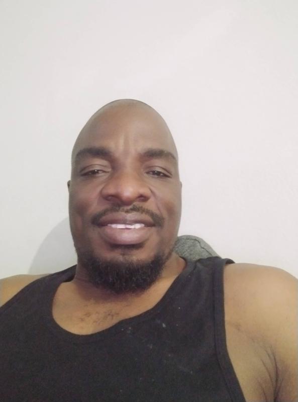 Zalo Claude 38 ans Toulouse