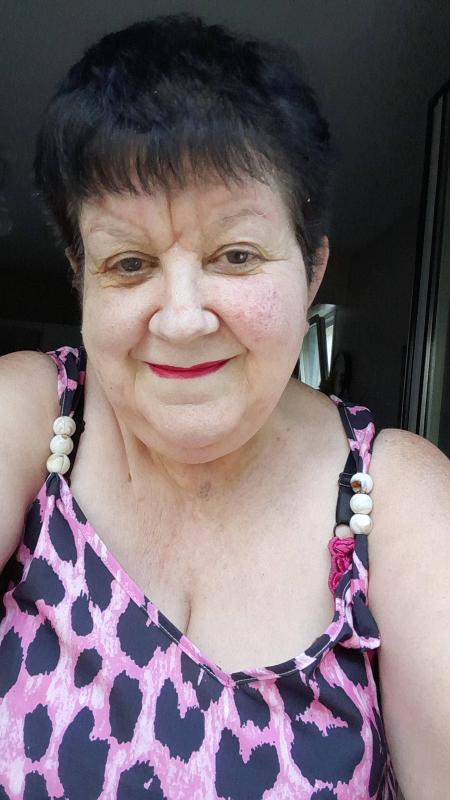 Katie 65 ans Morlaix