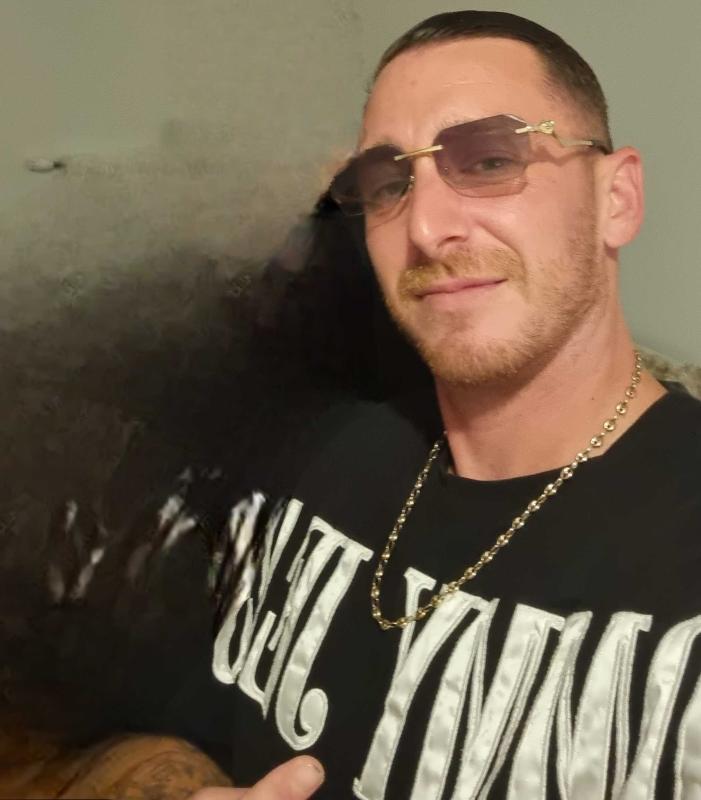 chris 35 ans Décines Charpieu