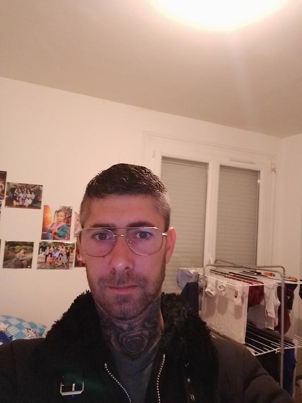 Maxime  38 ans Melle