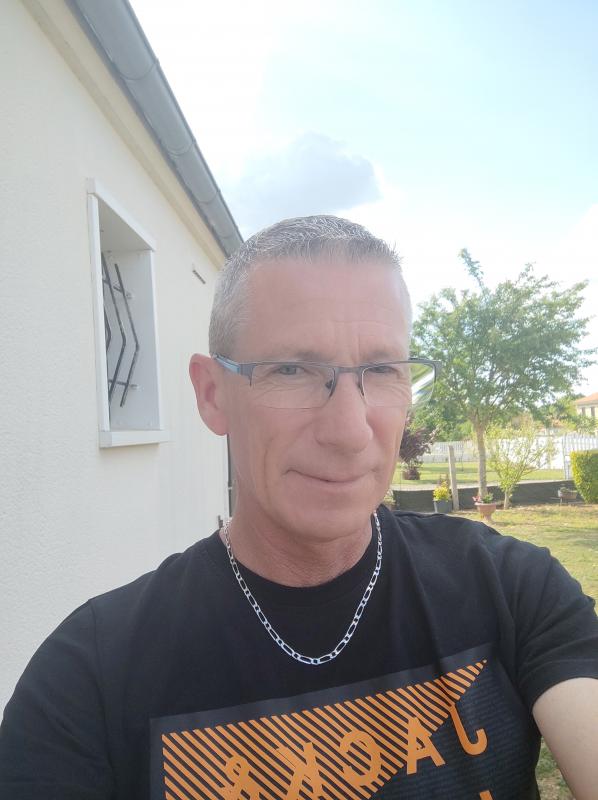 Eric  57 ans Les Nouillers