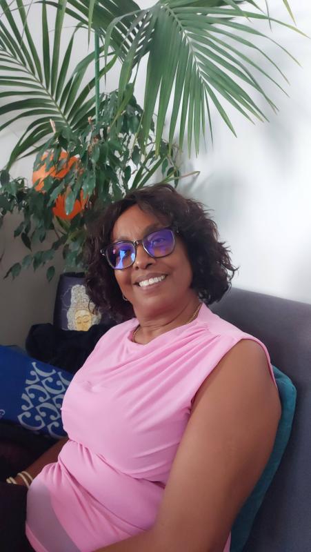 Charlyne 60 ans paris 19eme arrondissement