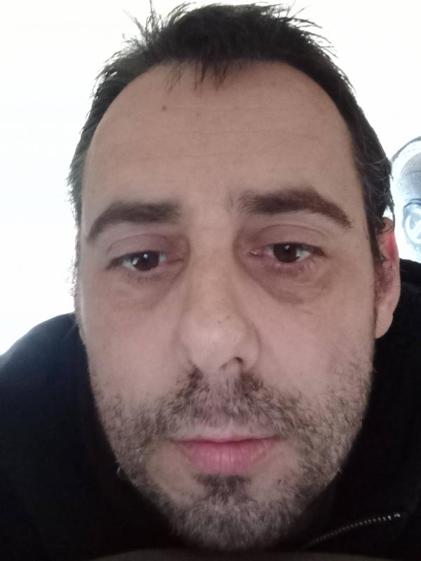 Alan 39 ans Sarzeau