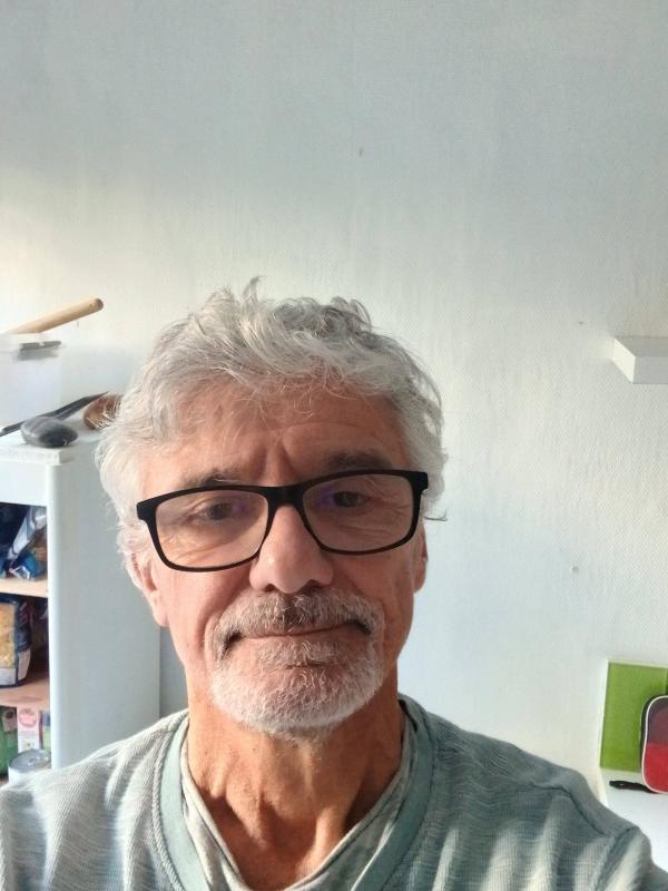 Michel38 62 ans Voiron