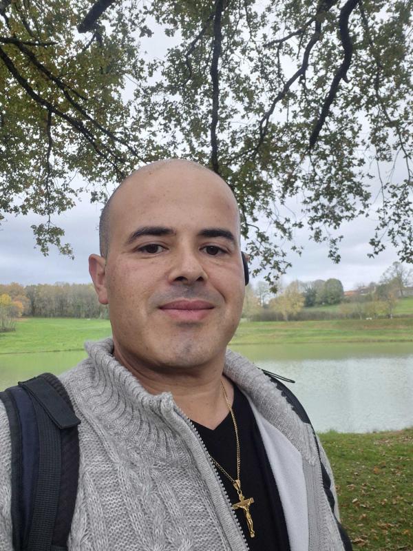 Sébastien 42 ans Roumazières Loubert