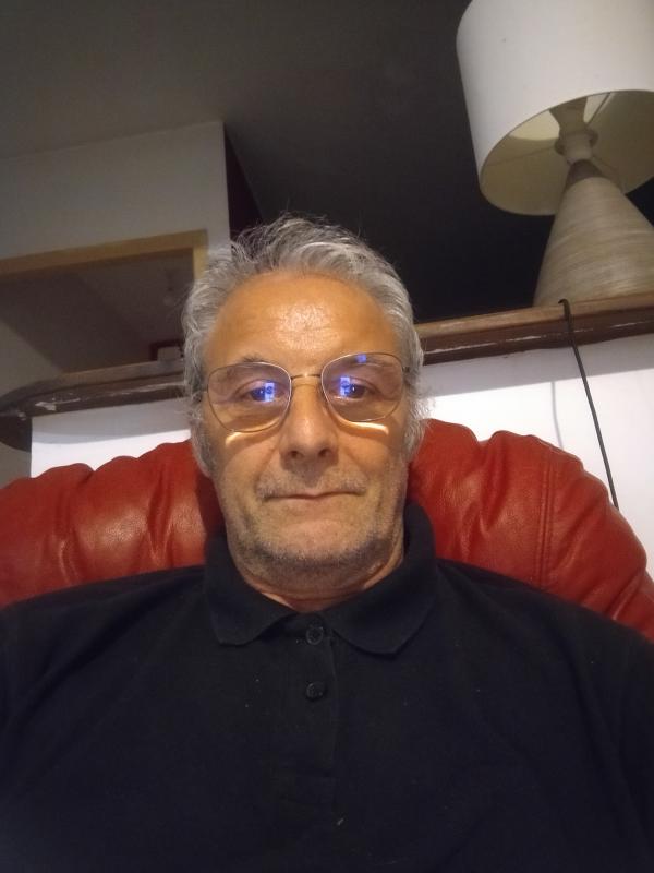 Dominique  57 ans Thénac