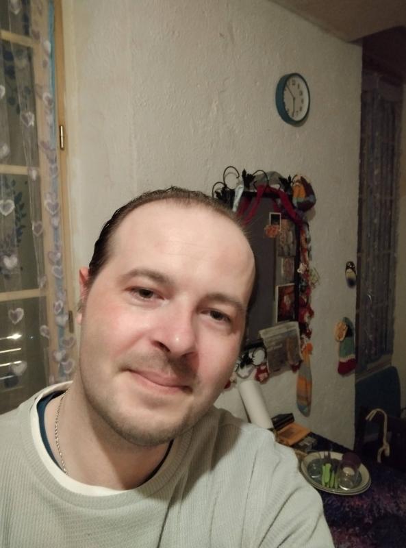 chris 37 ans Villeneuve