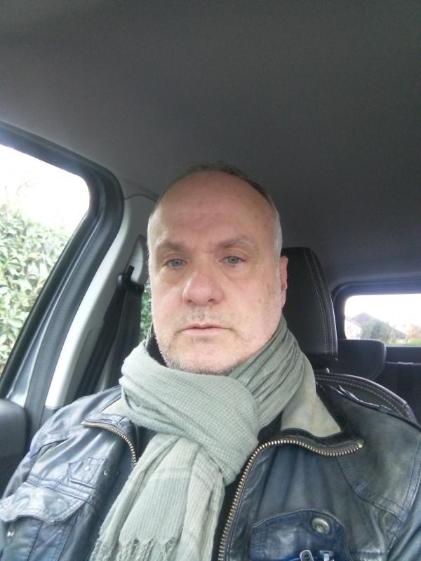 Valentin  52 ans Laval