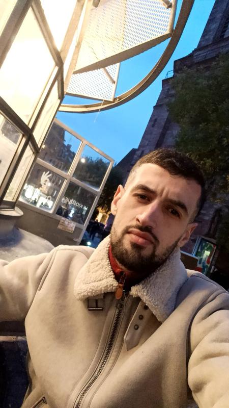 Hocine 27 ans Strasbourg